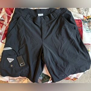 Columbia Men's Black Cargo Shorts